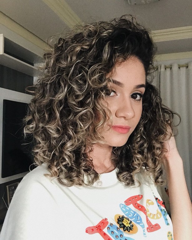 estilos de long bob para cabelo cacheado