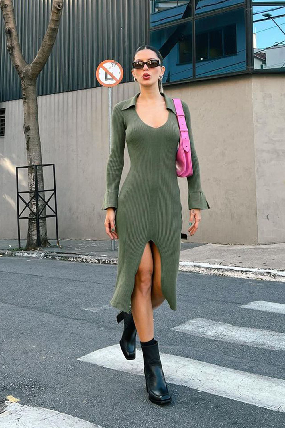 vestido com bota over the knee