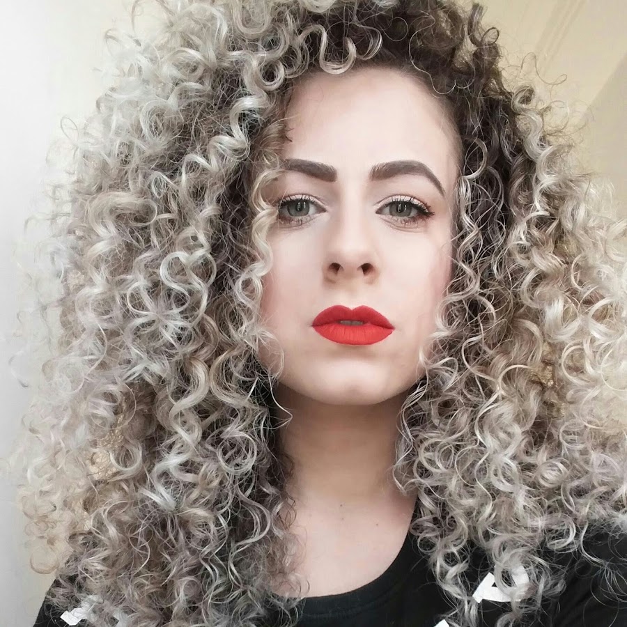 cabelo cacheado com mechas