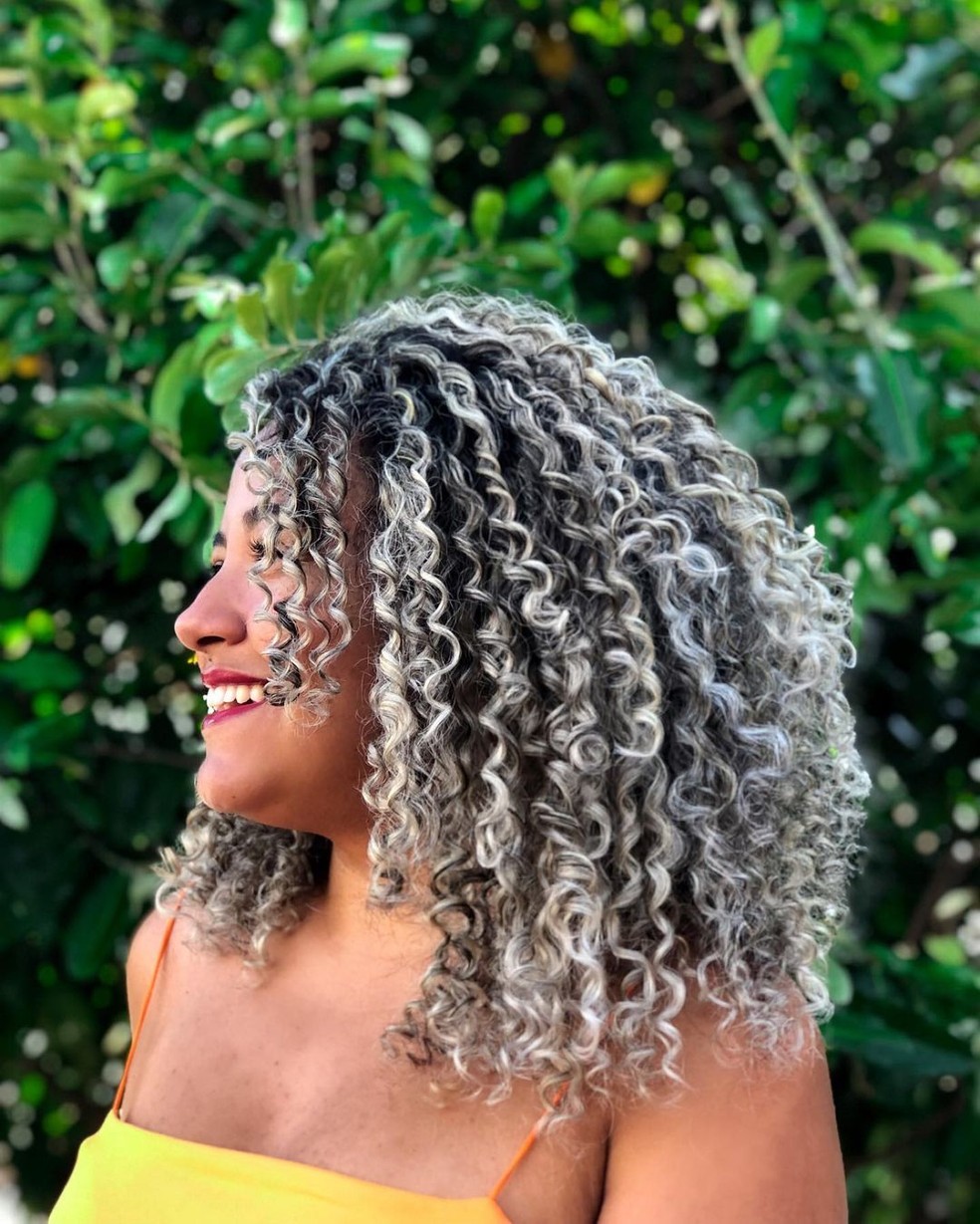 luzes em cabelo crespo