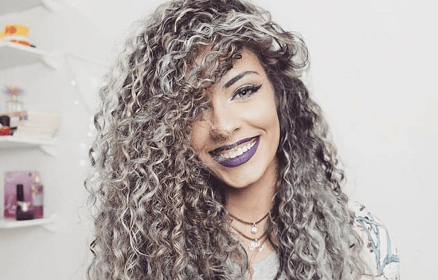 transformação cabelo cacheado com luzes
