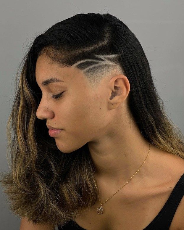corte sidecut feminino