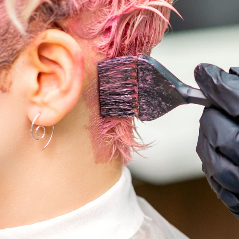 como tirar tinta de cabelo da pele do rosto