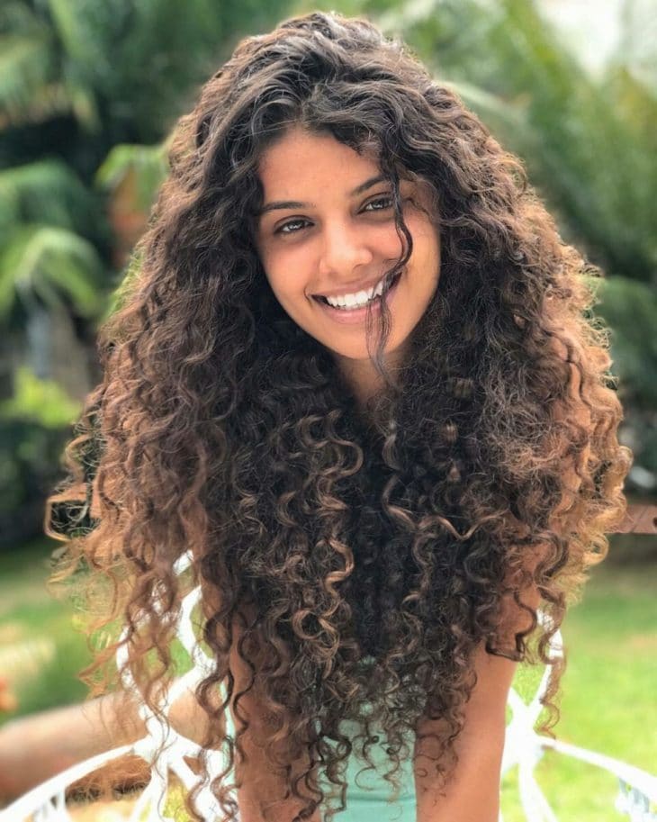 corte que dá movimento cabelo ondulado longo