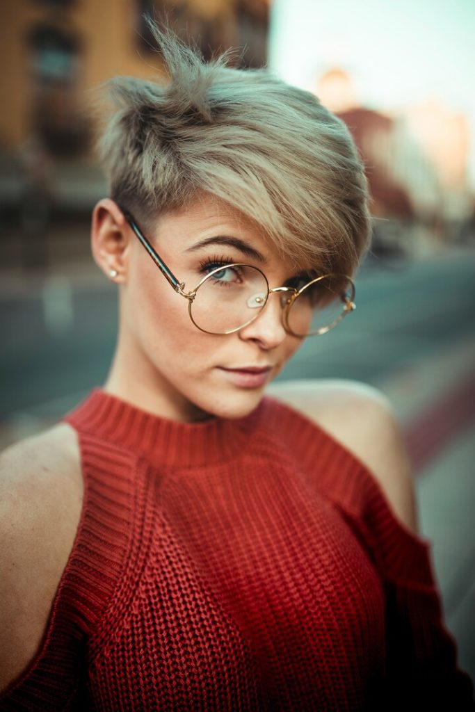 cabelo dividido ao meio liso masculino