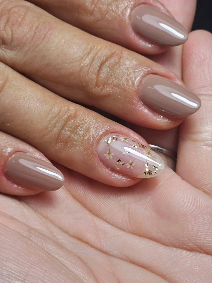 unha nude decorada