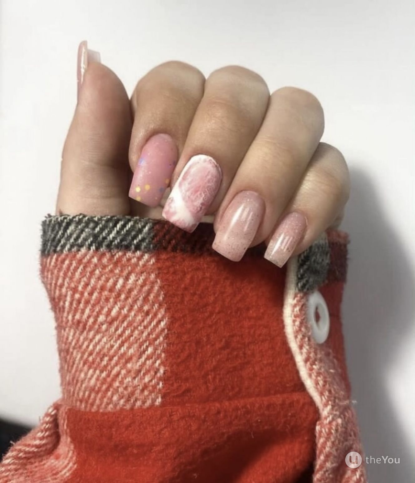 unhas nude com glitter
