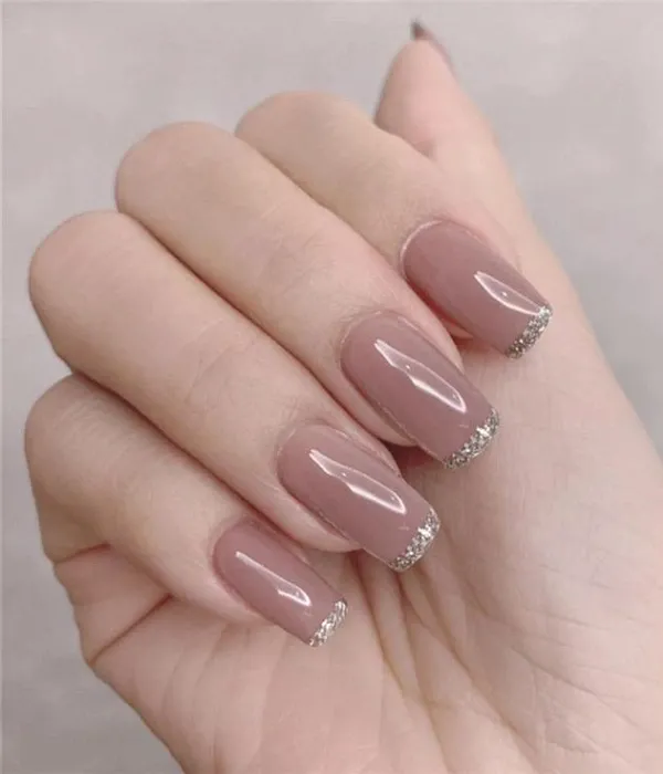 unhas nude francesinha