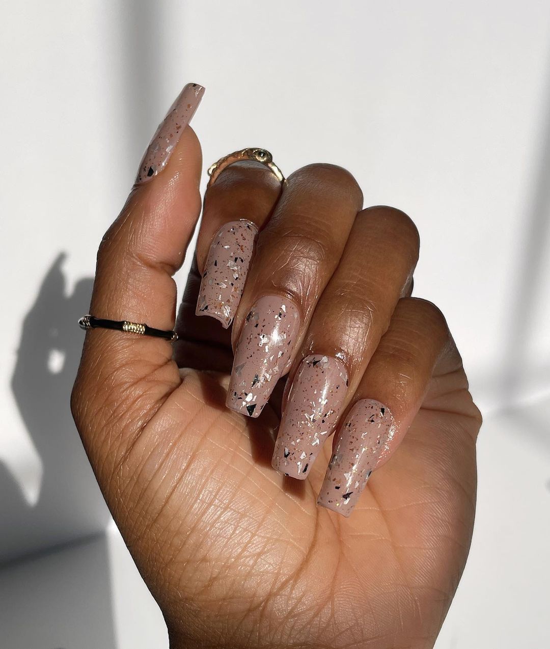 unhas marmorizadas nude