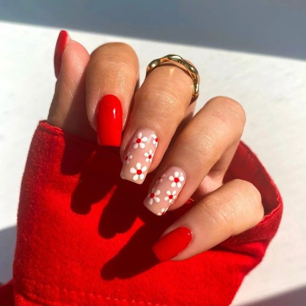 unhas vermelhas francesinha