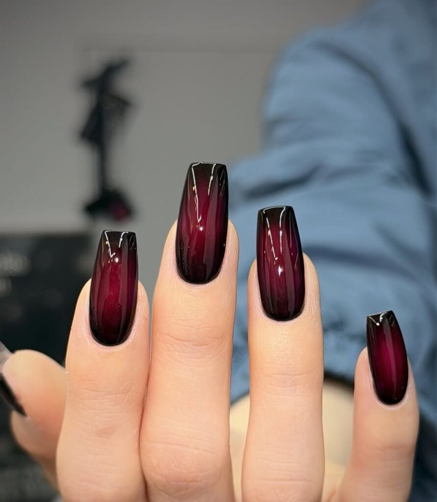 unhas vermelhas curtas decoradas