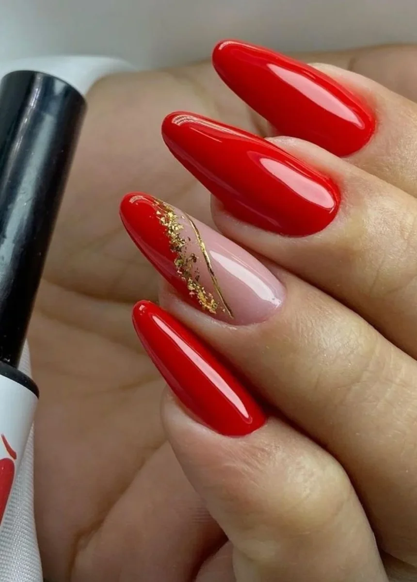 unhas vermelhas longas decoradas