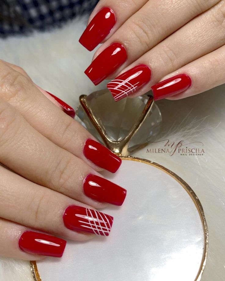 unhas vermelhas minimalistas