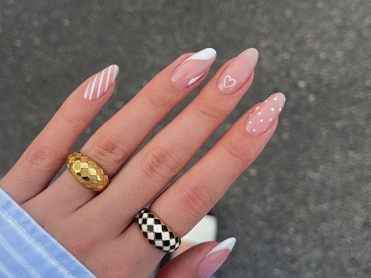 unhas delicadas curtas em gel