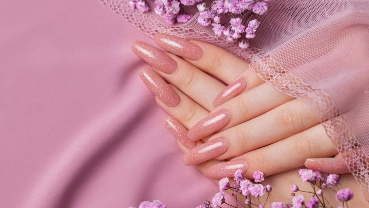 unhas em gel estilo francês