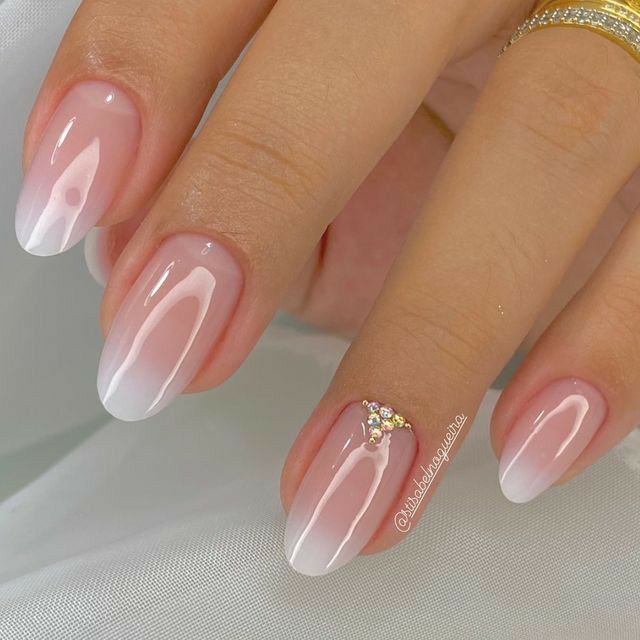 unhas em gel elegantes e discretas