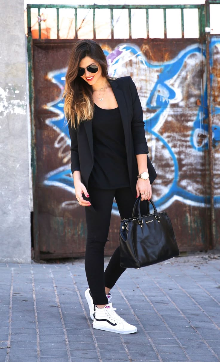 looks com tênis retrô