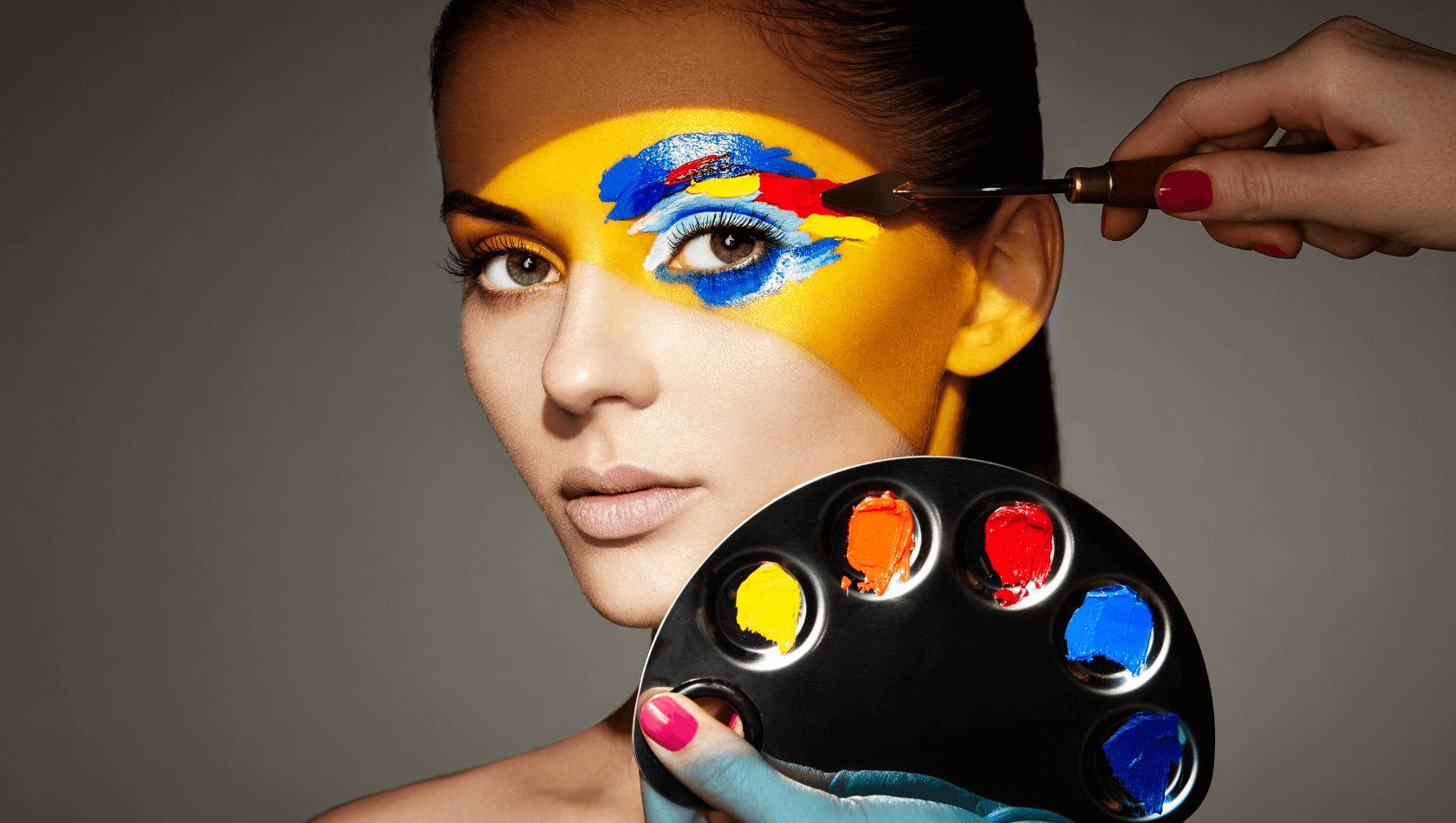 maquiagem artística com glitter