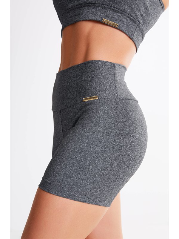 How to wear shorts for scholarly style