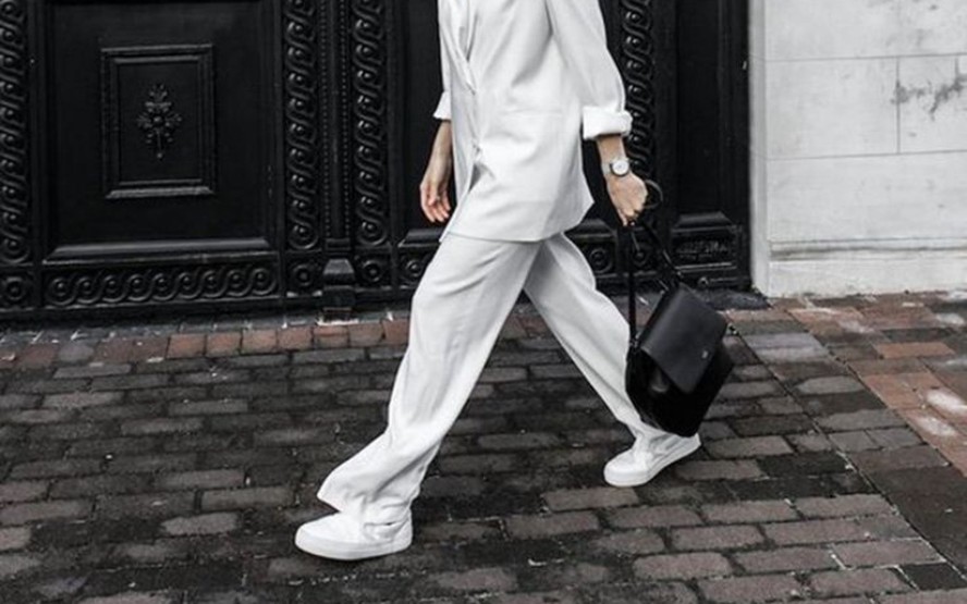 blazer branco com tênis branco