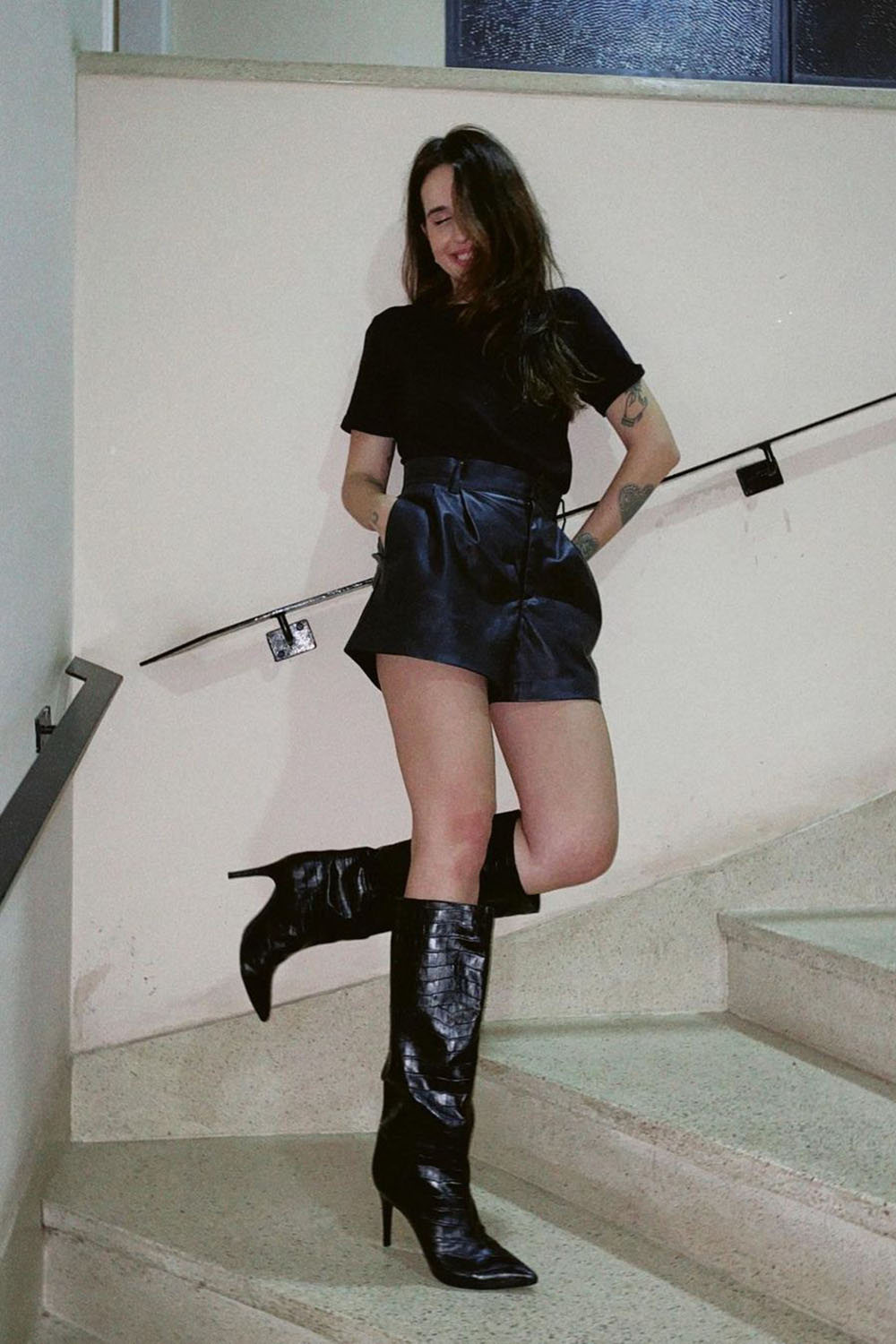 look bota salto grosso com vestido
