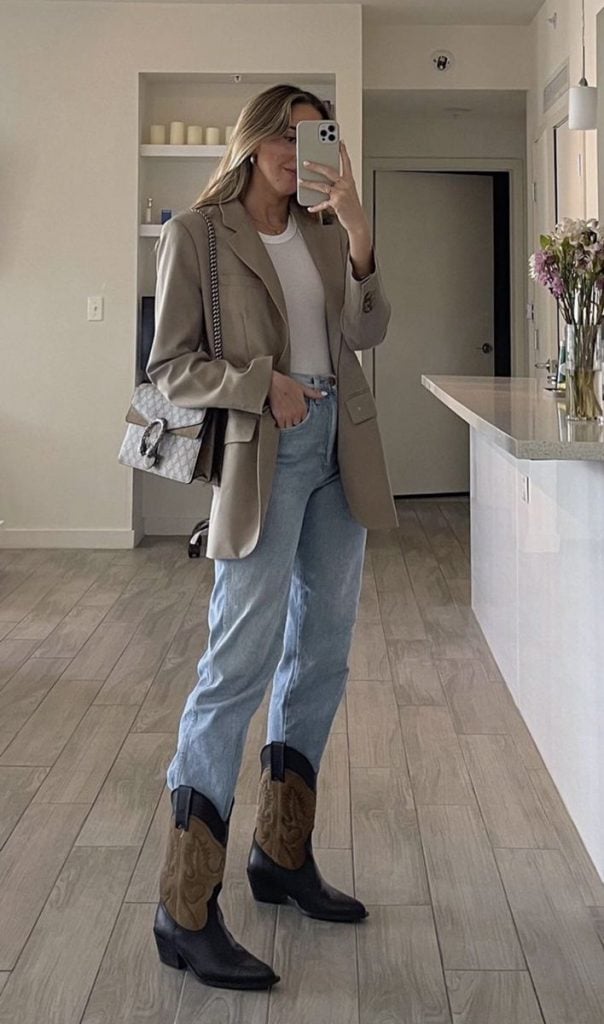 calça jeans flare com bota country