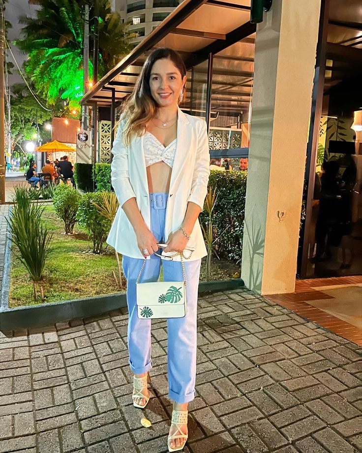 looks com top cropped branco