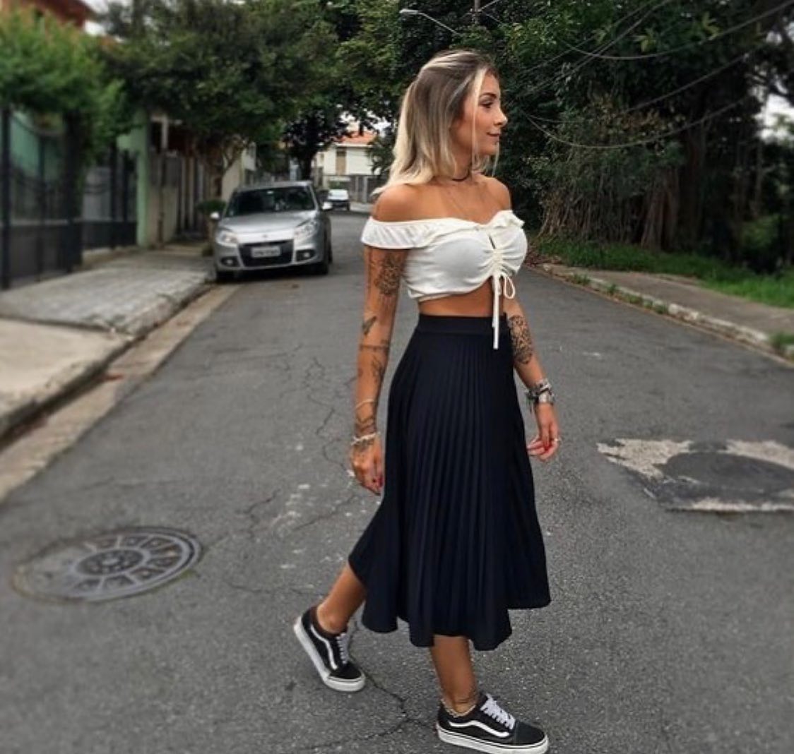 saia midi preta de cetim