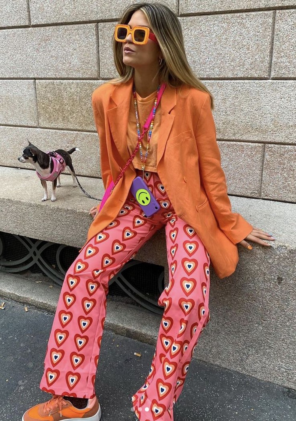 looks neon anos 80