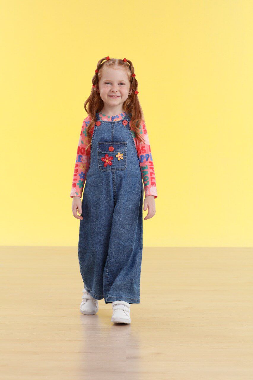 looks com macacão jeans infantil