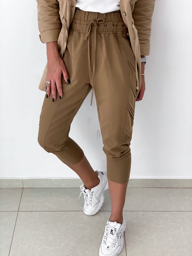 como usar calça jogger bege