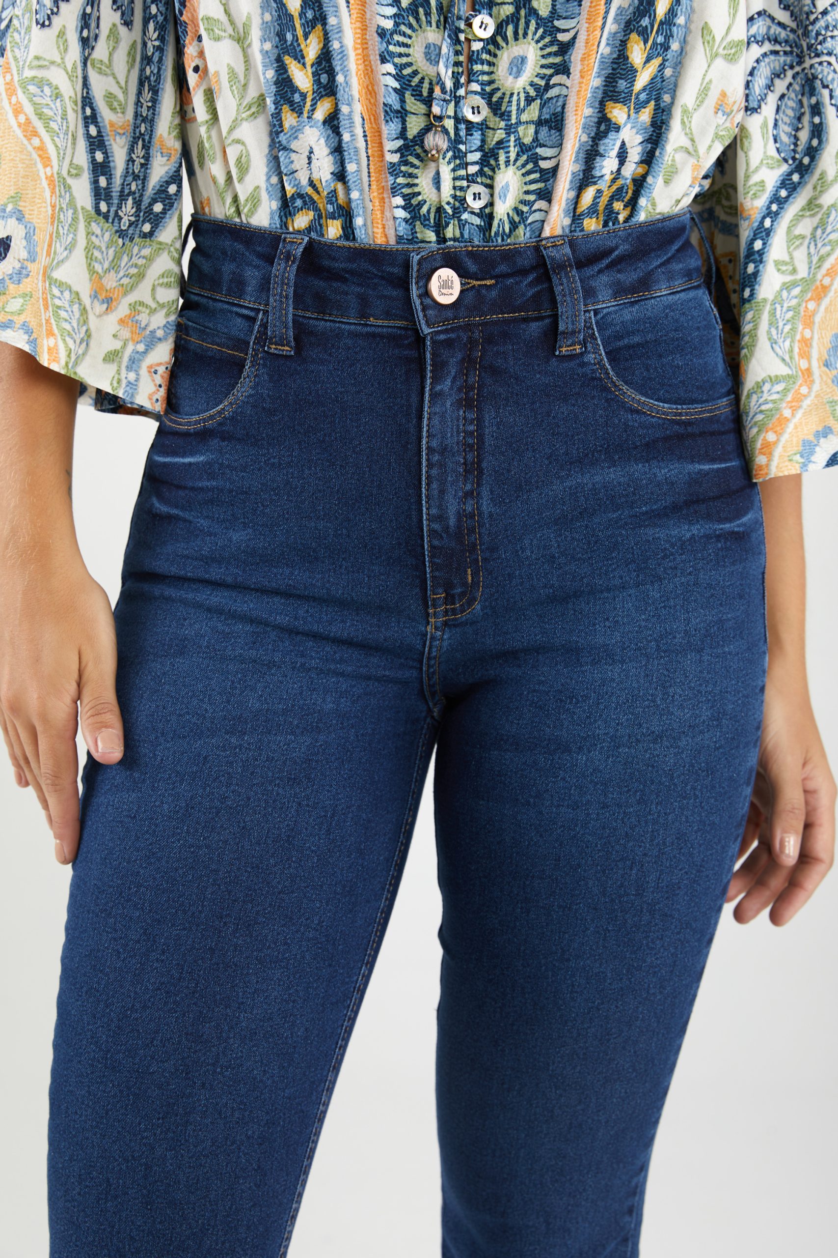 roupa de festa com calça