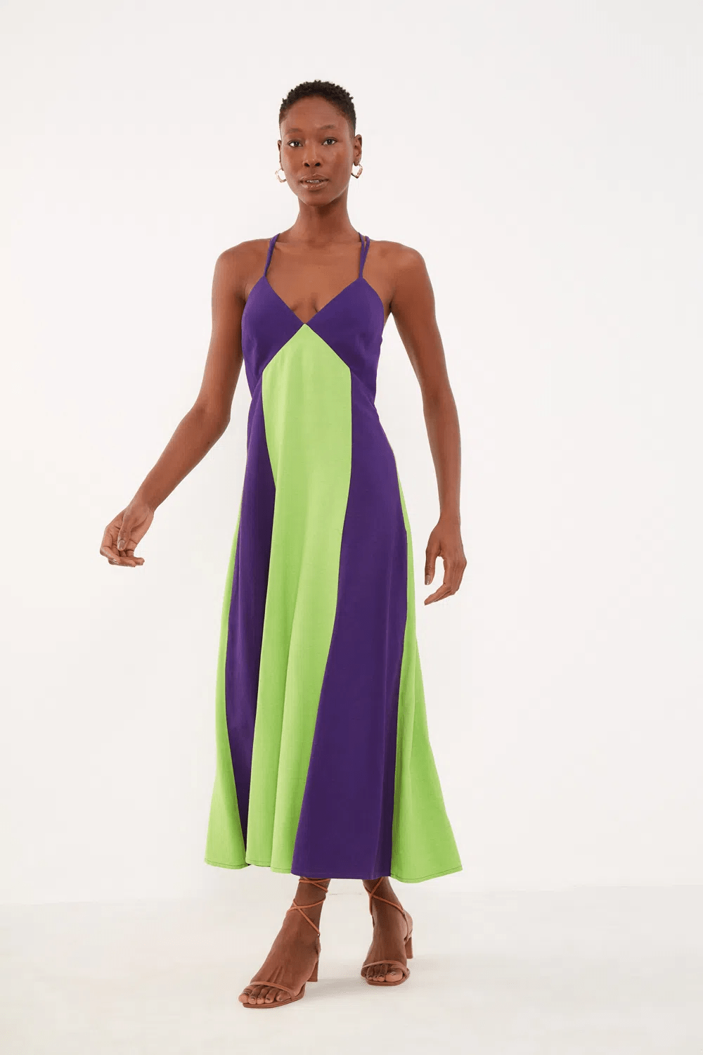 look elegante roxo preto