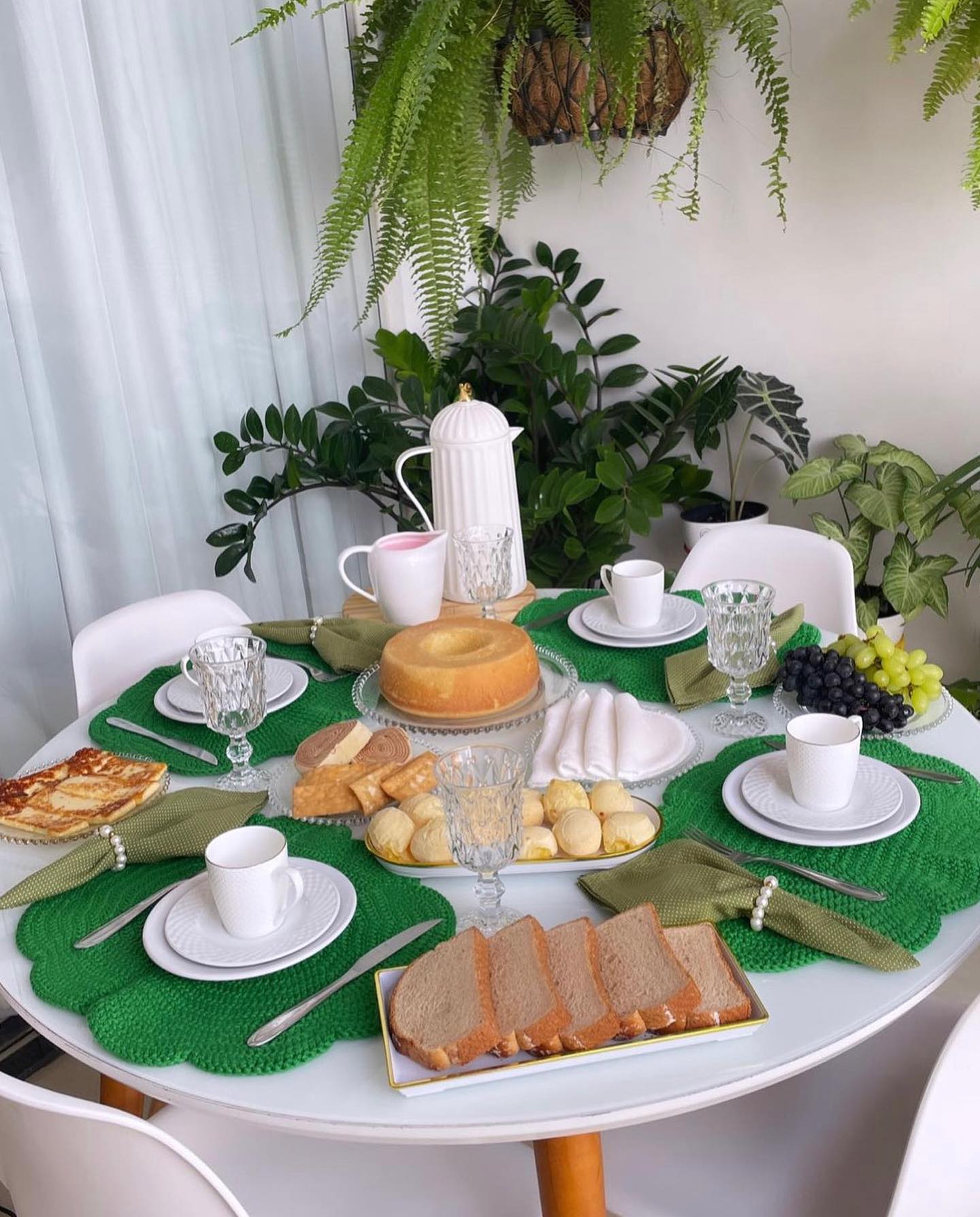utensílios essenciais para mesa de café