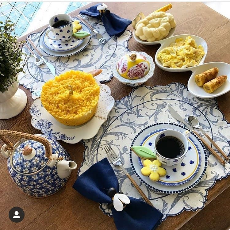 como arrumar mesa de café da manhã para 2 pessoas
