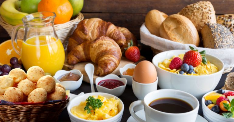 como arrumar mesa de café da manhã para 2 pessoas
