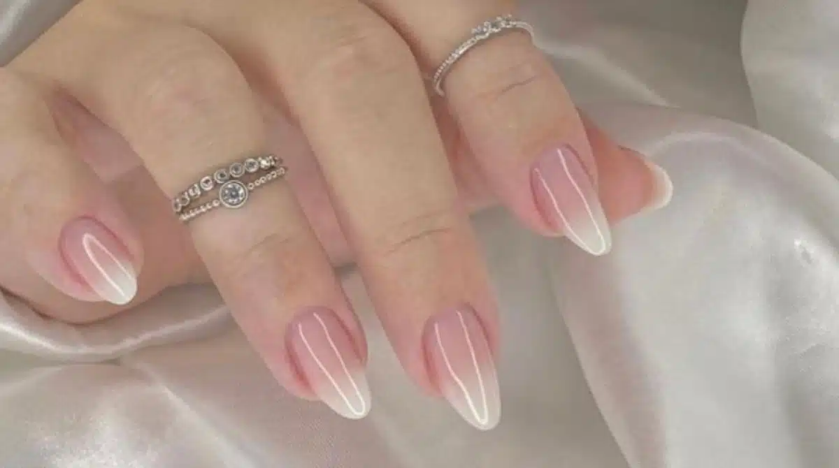 unha em gel stiletto decorada