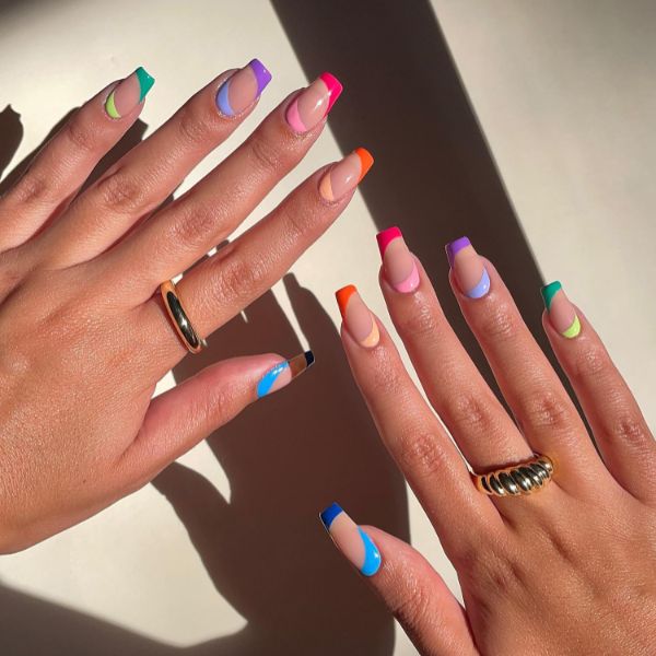unhas coloridas carnaval