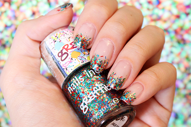 unhas com glitter carnaval