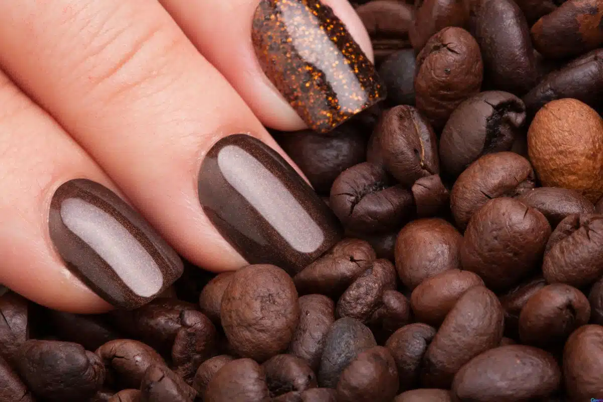 nail art marrom