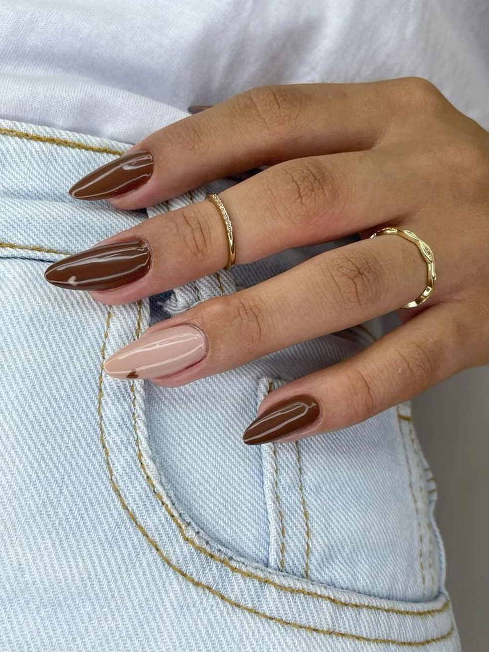 unhas elegantes marrom