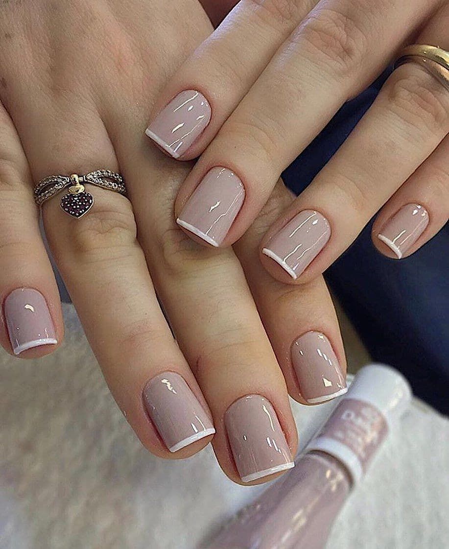 unhas em gel curtas delicadas