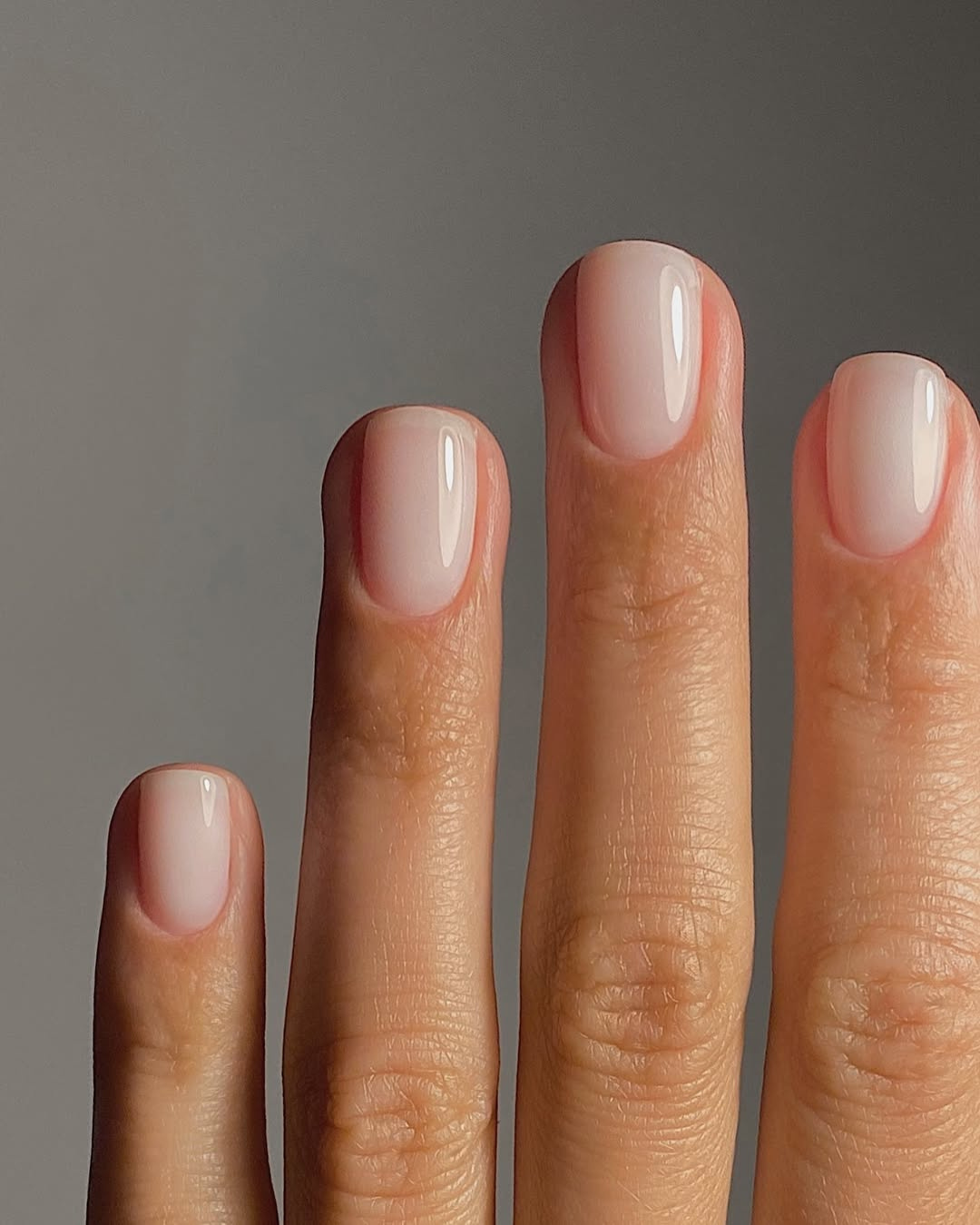 unhas em gel longas minimalistas
