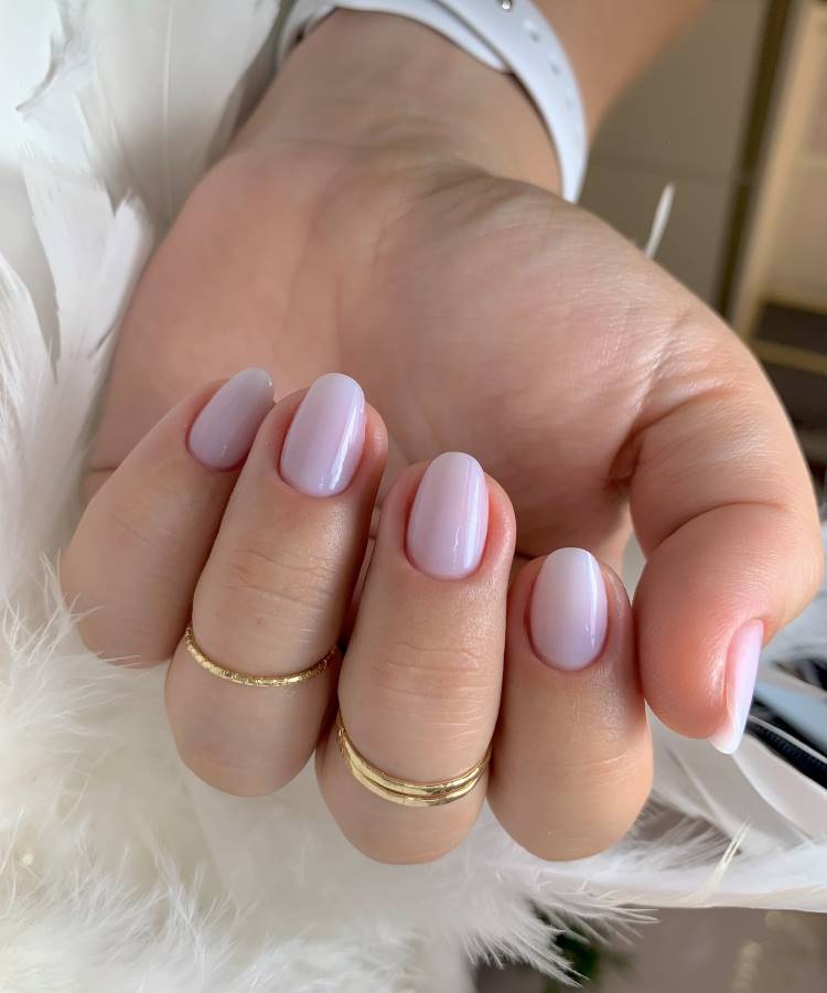 unhas em gel longas minimalistas