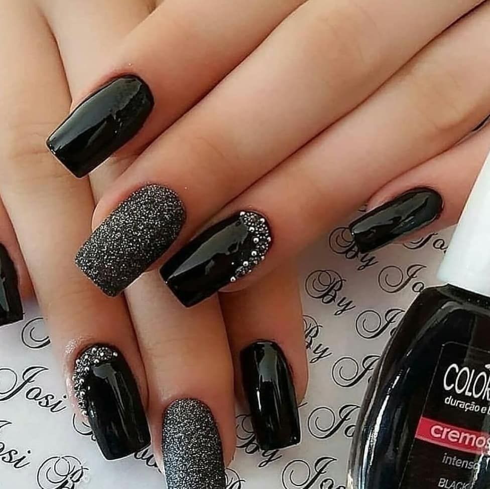 unhas pretas decoradas