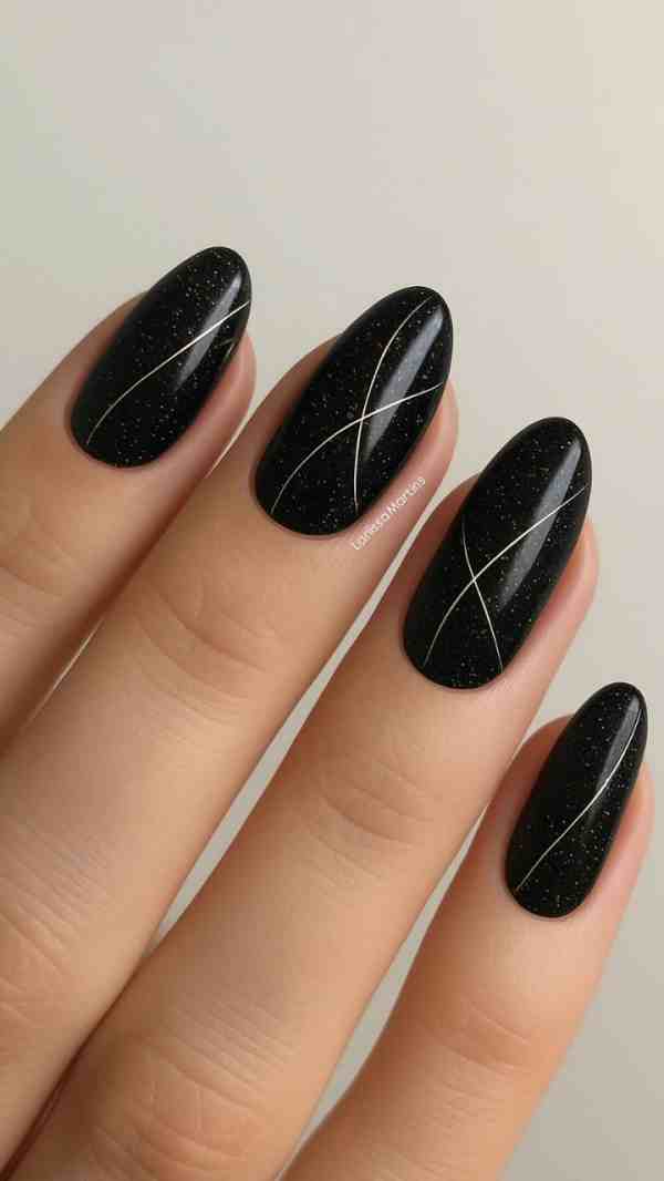 unhas pretas minimalistas