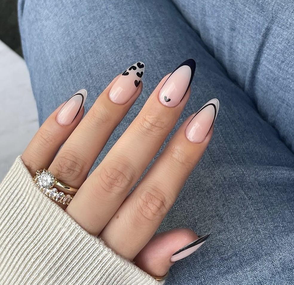 unhas pretas decoradas
