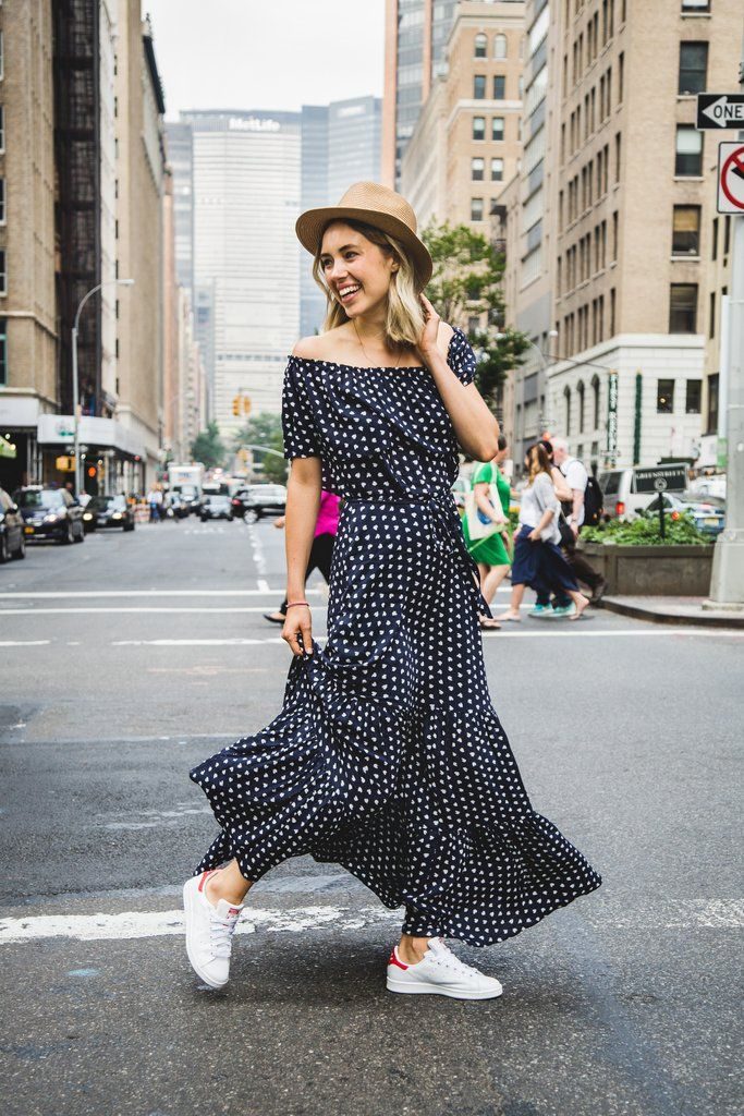 vestido jeans com tênis