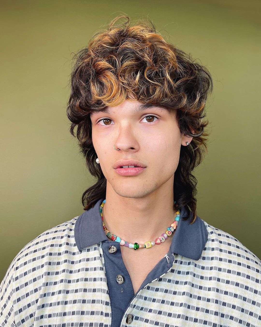 wolf cut para cabelo ondulado com franja